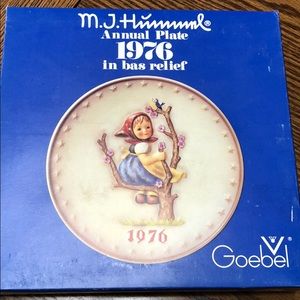 MJ Hummel annual plate 1976 collectible antique